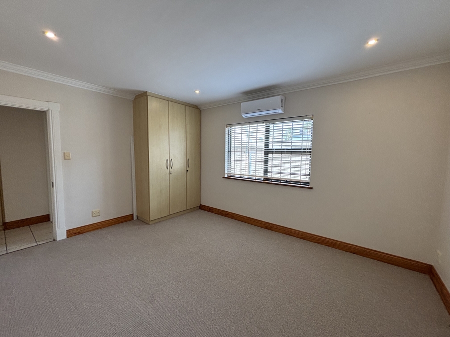 To Let 4 Bedroom Property for Rent in Summerstrand Eastern Cape